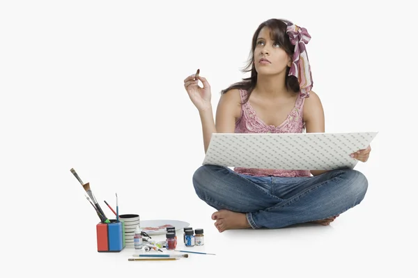 Mujer pintando un cuadro — Foto de Stock