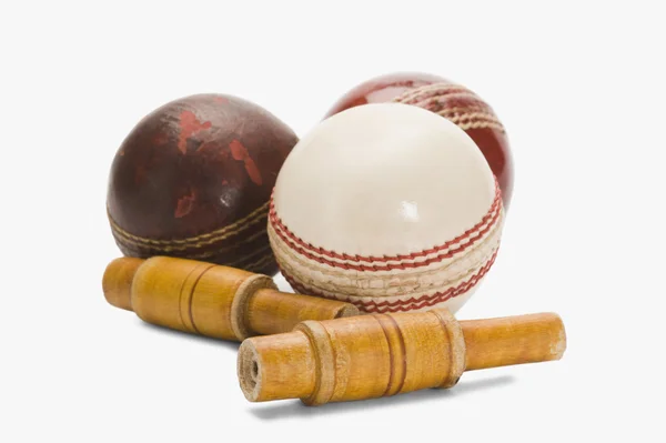 Balles et bennes de cricket — Photo