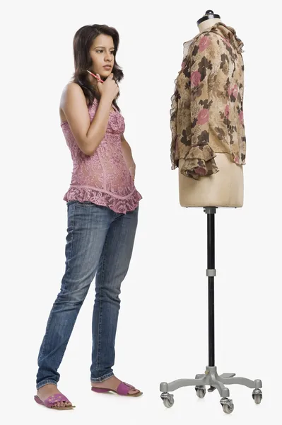 Fashion designer standing near a mannequin — Stock Photo, Image