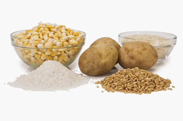 Rohe Kartoffeln mit Getreide — Stockfoto