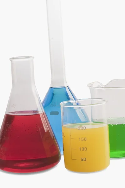 Laboratoriumglaswerk met chemicaliën — Stockfoto