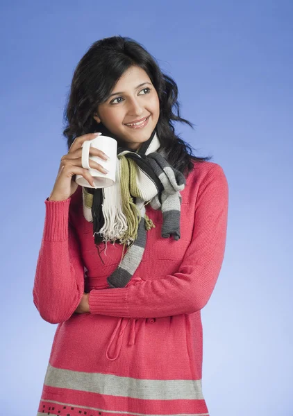 Woman holding a cup of coffee — Stock Photo, Image