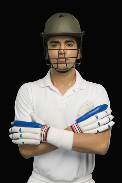 Batedor de críquete com braços cruzados — Fotografia de Stock