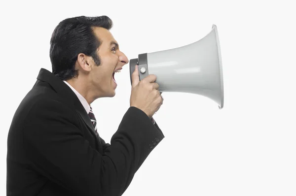 Empresário gritando em um megafone — Fotografia de Stock