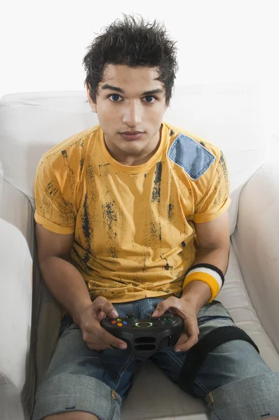 Man playing a video game — Stock Photo, Image