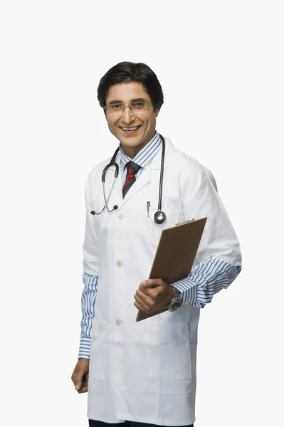 Doctor holding a clipboard — Stock Photo, Image