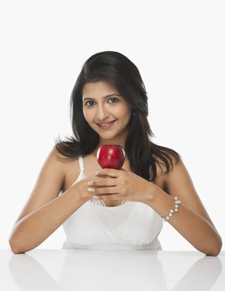 Woman holding an apple — Stock Photo, Image