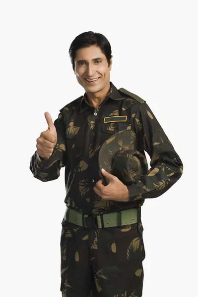 Army soldier showing thumbs up — Stock Photo, Image