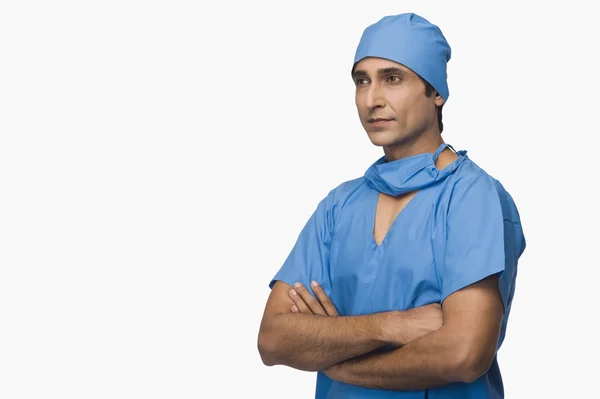 Doctor standing with arms crossed — Stock Photo, Image