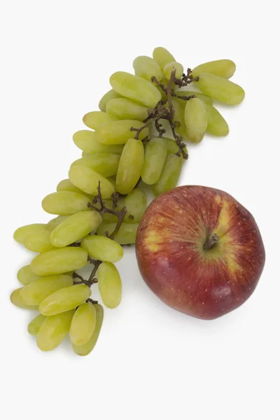 串葡萄和苹果 — 图库照片