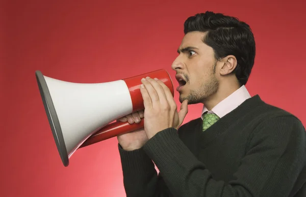 Empresário gritando em um megafone — Fotografia de Stock