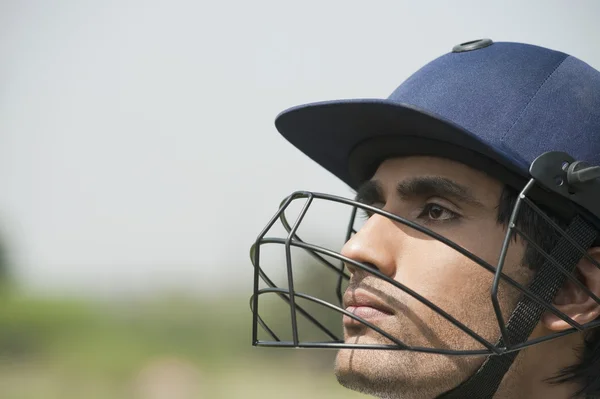 Cricket-Schlagmann mit Helm — Stockfoto