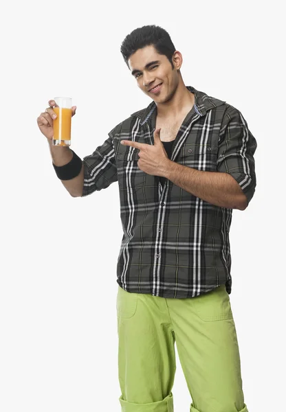 Man pointing at a glass of juice — Stock Photo, Image