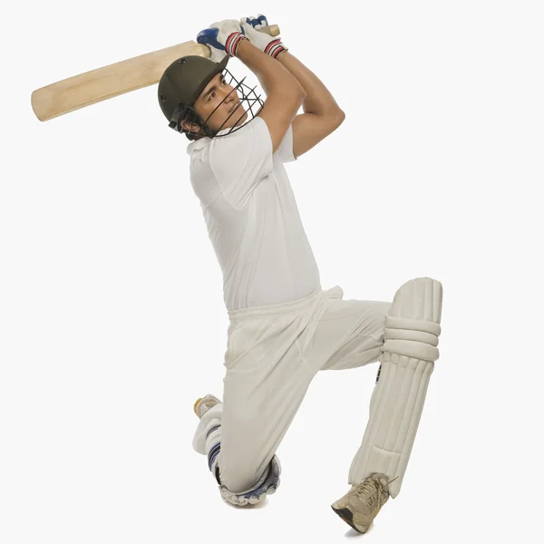 Cricket-Schlagmann spielt einen Cover-Drive — Stockfoto