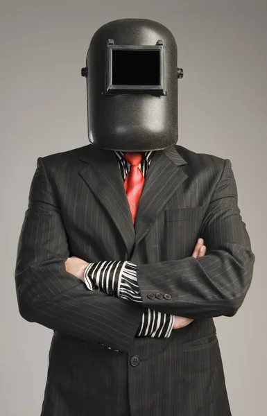 Uomo d'affari che indossa una maschera di saldatura — Foto Stock
