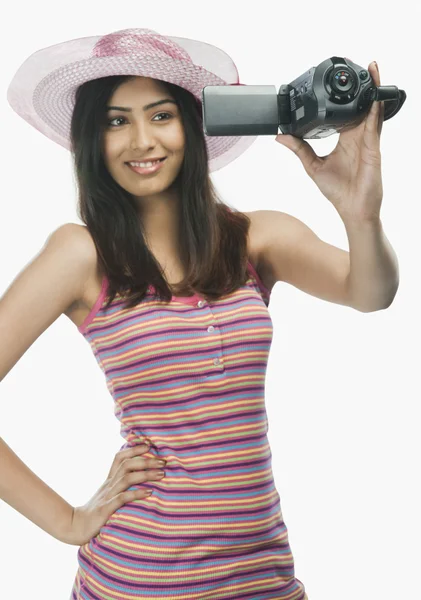 Woman filming herself with a home video camera — Stock Photo, Image