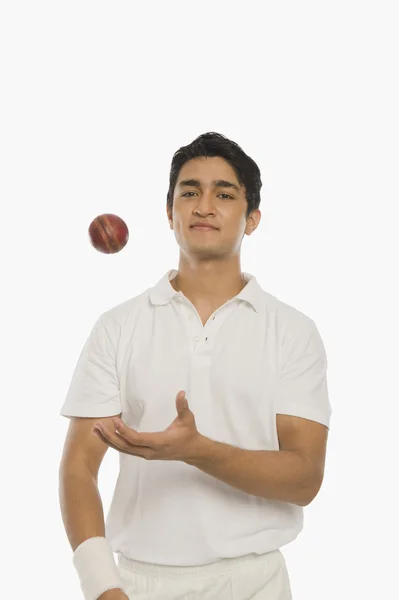 Bowler tossing a cricket ball — Stock Photo, Image
