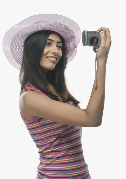 Woman taking a picture of herself — Stock Photo, Image