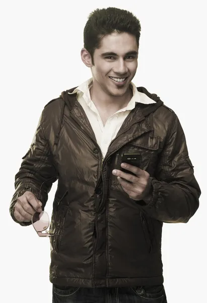 Man text messaging on a mobile phone — Stock Photo, Image