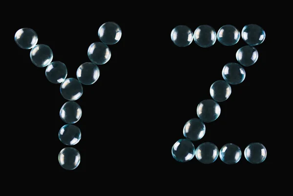 排列形状的字母 y 和 z 的大理石球 — 图库照片