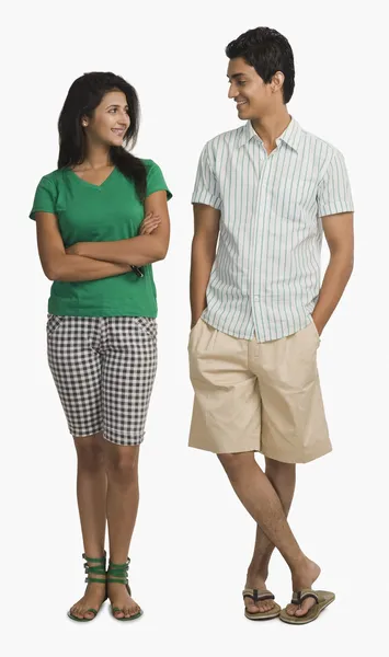 Couple smiling at each other — Stock Photo, Image