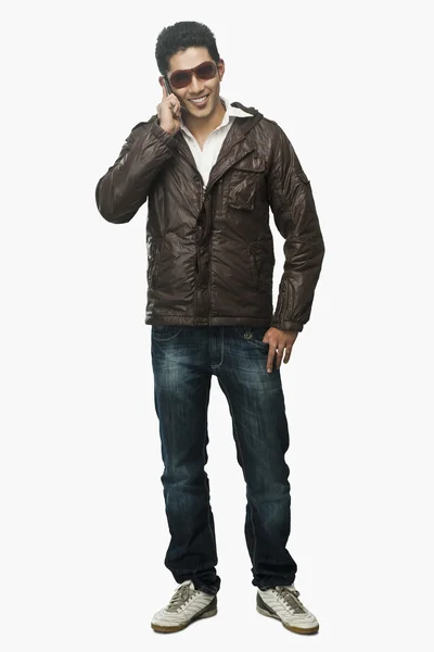 Man talking on a mobile phone — Stock Photo, Image