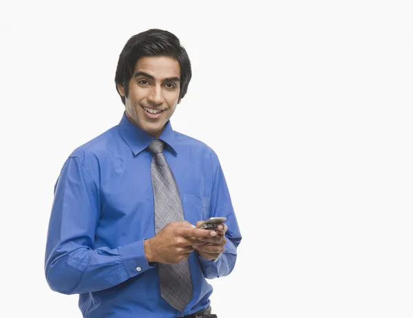 Businessman text messaging on a mobile phone — Stock Photo, Image