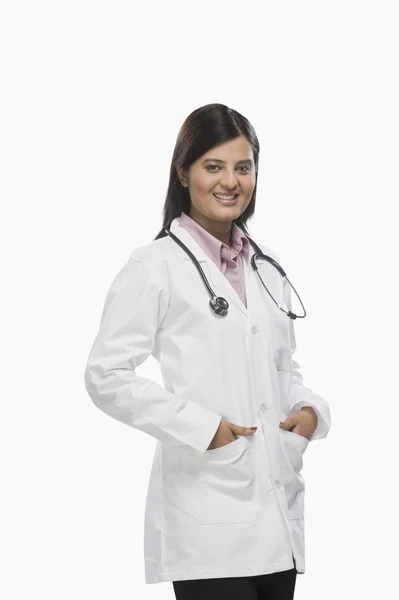 Ženský lékař se usmívá — Stock fotografie