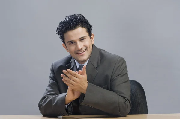 Businessman clapping — Stock Photo, Image