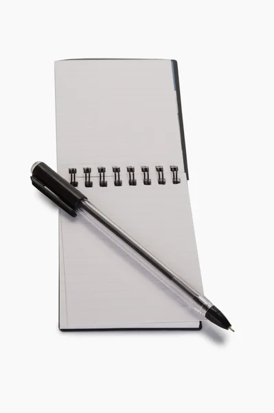 Penna på en spiral notebook — Stockfoto