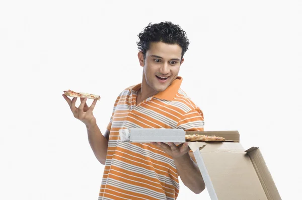 Man looking at pizza — Stock Photo, Image