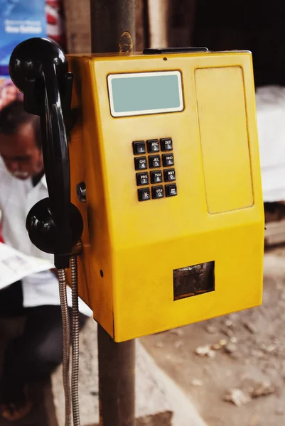 Primer plano de un teléfono público —  Fotos de Stock