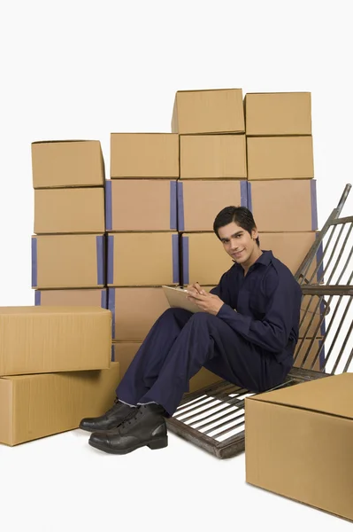 Store manager checking inventory — Stock Photo, Image