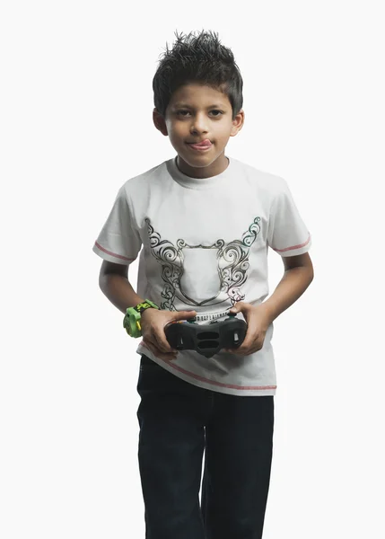 Pojke spelar ett dataspel — Stockfoto