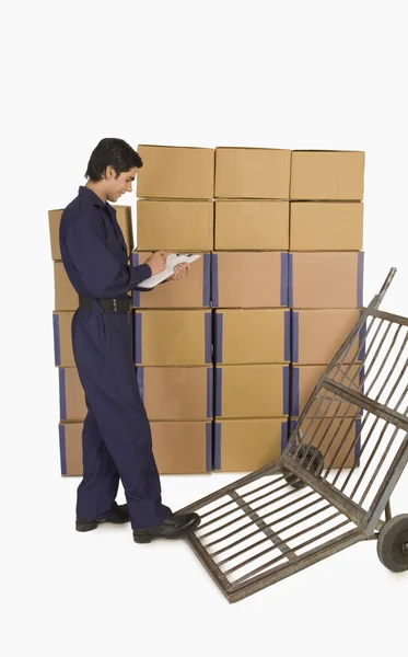 Store manager checking inventory — Stock Photo, Image