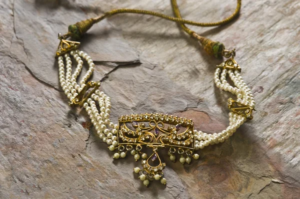 Gold necklace — Stock Photo, Image