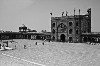 jama masjid bir cami avlusu
