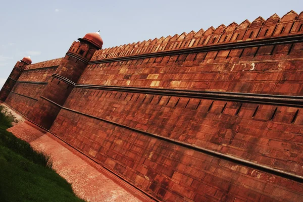 Verdedigingsmuur van een fort, rode fort — Stockfoto