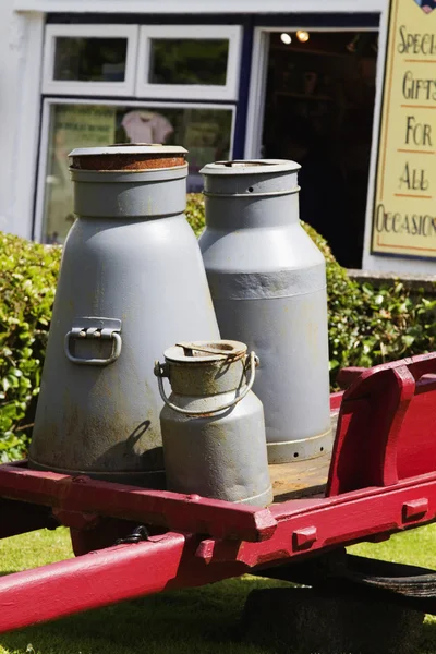 Milk canisters in front of a store — Stock Photo, Image