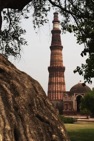 Qutub minar, delhi, índia — Fotografia de Stock