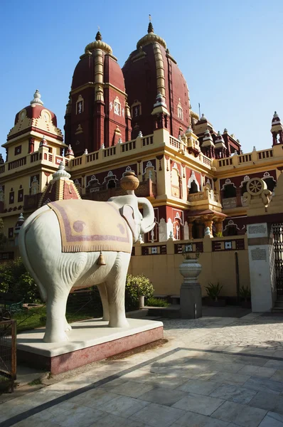 Elephant statue outside Lakshmi Narayan Temple — Stock Photo, Image