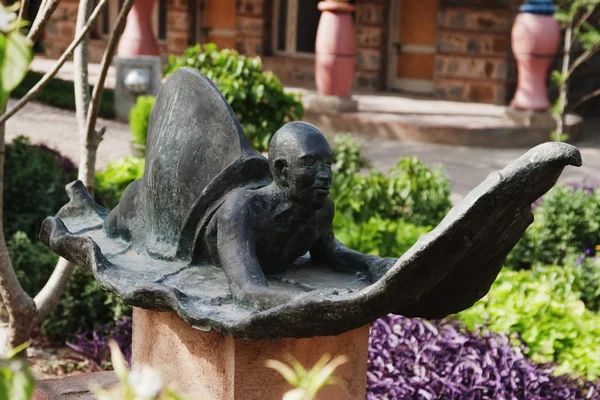 Estatua en un jardín, Jardín de los cinco sentidos —  Fotos de Stock