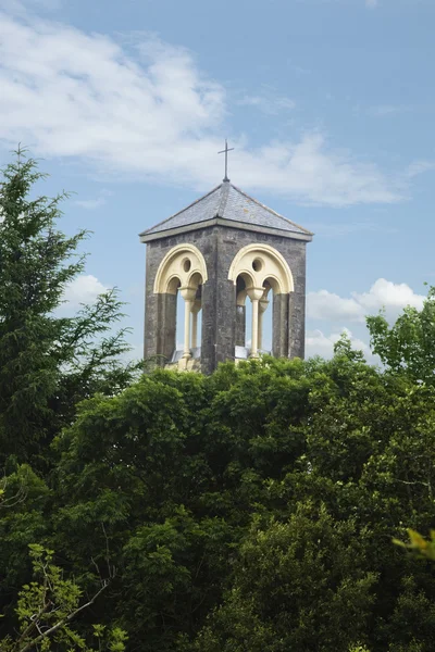 Låg vinkel syn på en kyrka — Stockfoto