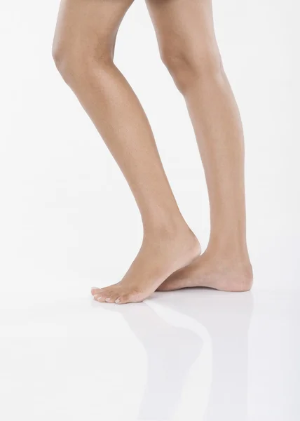 Mulher de pé — Fotografia de Stock