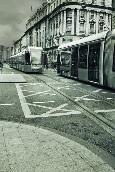 Teleferik bir tramvay hattı üzerinde — Stok fotoğraf
