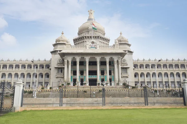 Fachada de um edifício do governo — Fotografia de Stock