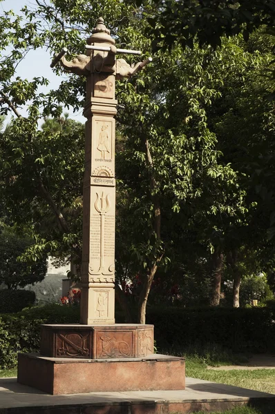 Colonne au Temple Narayan de Lakshmi — Photo