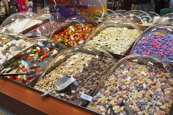 Bonbons an einem Marktstand — Stockfoto