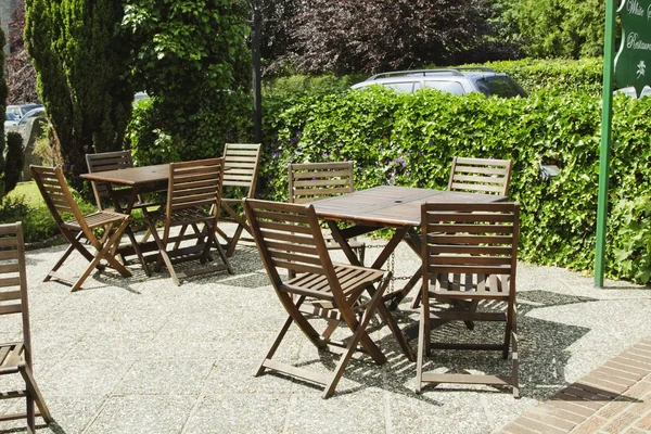 Mesas y sillas en un restaurante —  Fotos de Stock