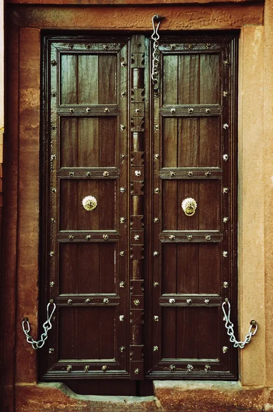 Detalhe de uma porta de madeira em um forte, Forte de Agra — Fotografia de Stock